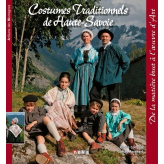 COSTUMES TRADITIONNELS DE...